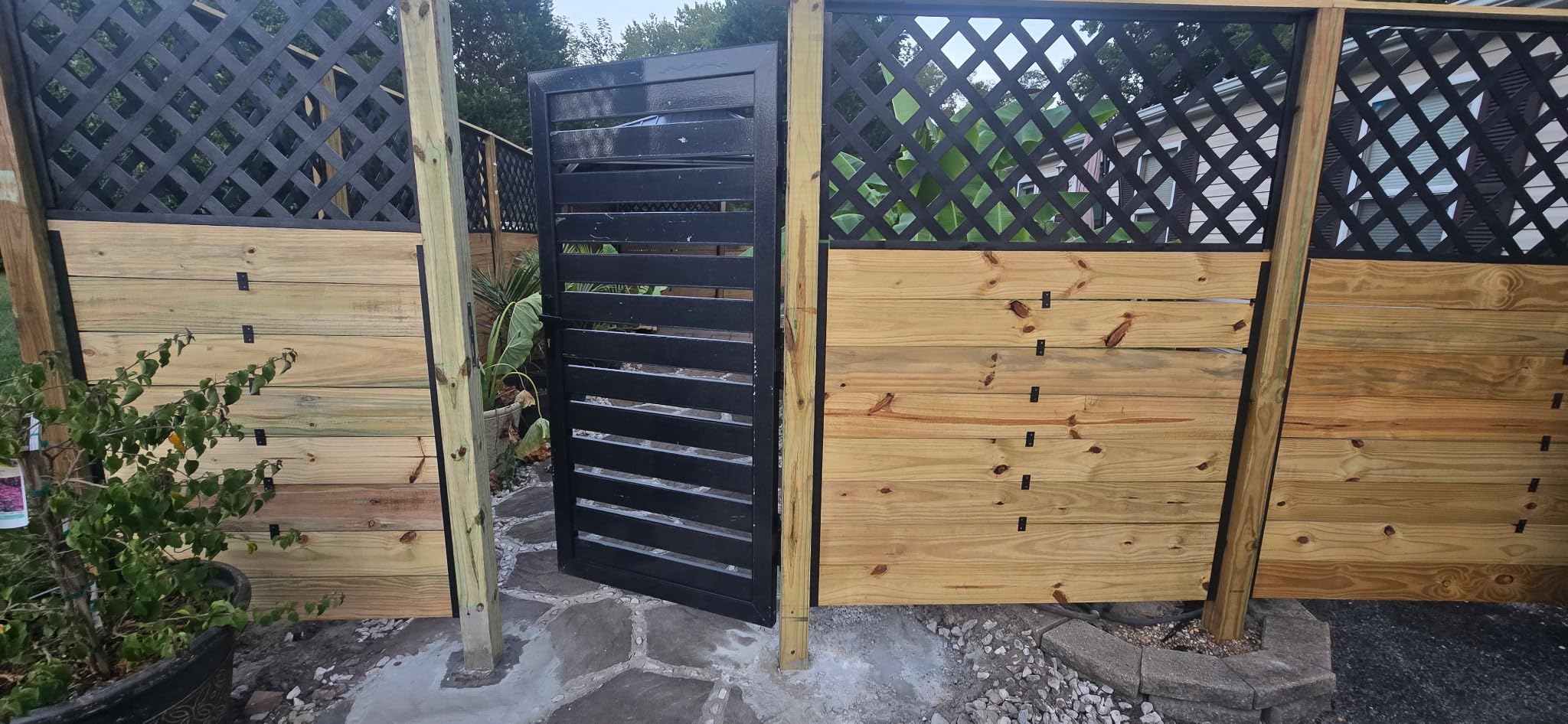 Mondaria Open Slat Aluminum Privacy Fence Gate, 6ft H x 4ft W – Outdoor Decorative Gate with Metal Frame & Knob Kit, Posts Not Included customer photo 2