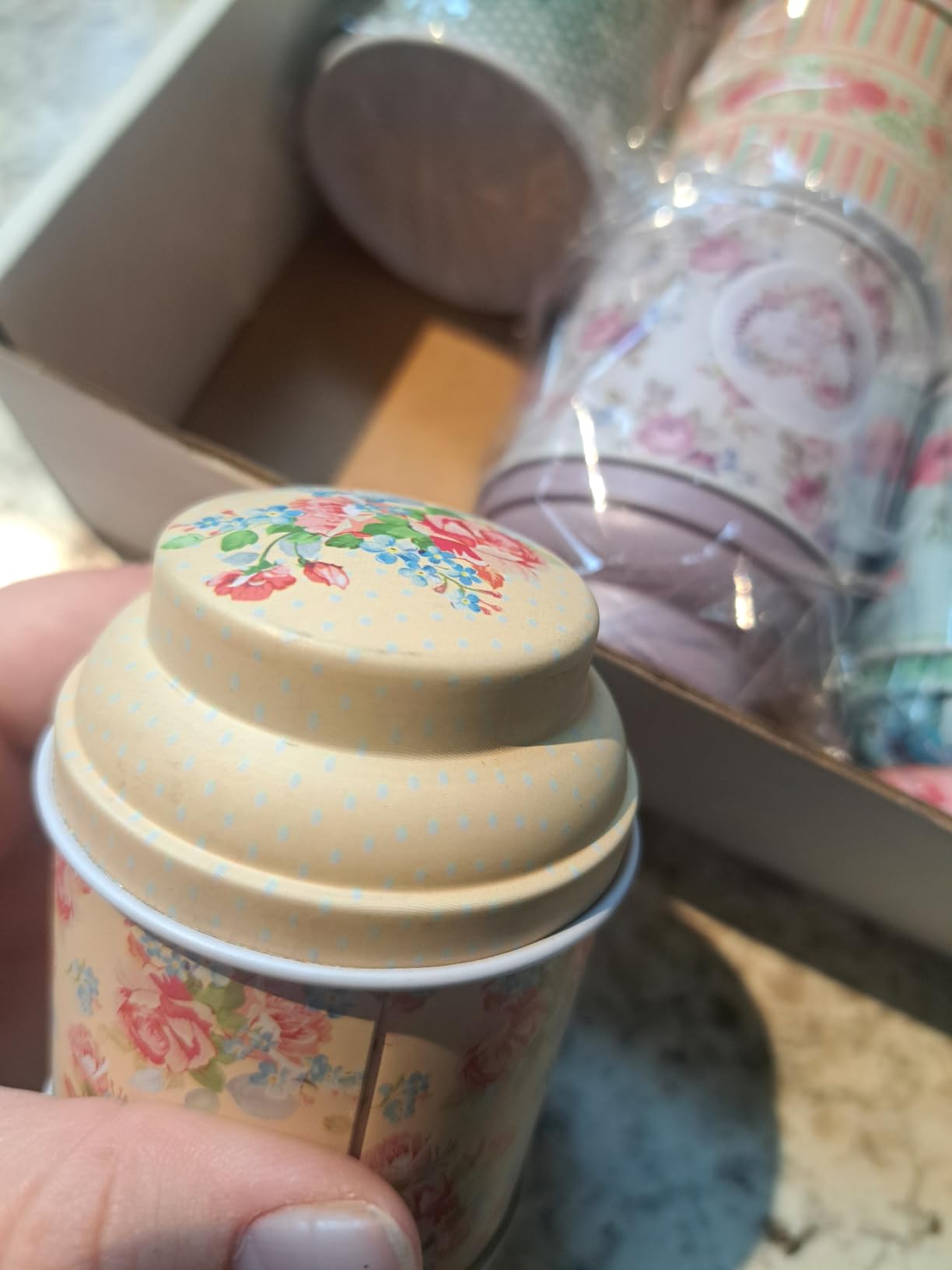 TooGet Tea Tin Canisters 6Pcs - Loose Leaf Tea Storage Small Empty Tins Vintage Round Airtight Storage Tin Containers with Lids, Tinplate for Teas, Coffee, Herbal, Spices & Dry Food (3.93 x 4.13 in) customer photo 2