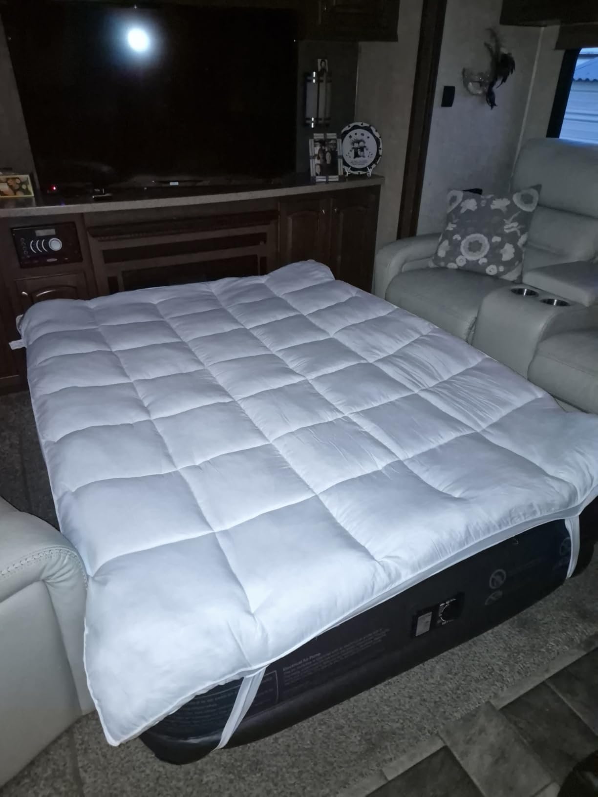 iDOO Queen Air Mattress with Built in Pump, Camping Essentials Airbed customer photo 2