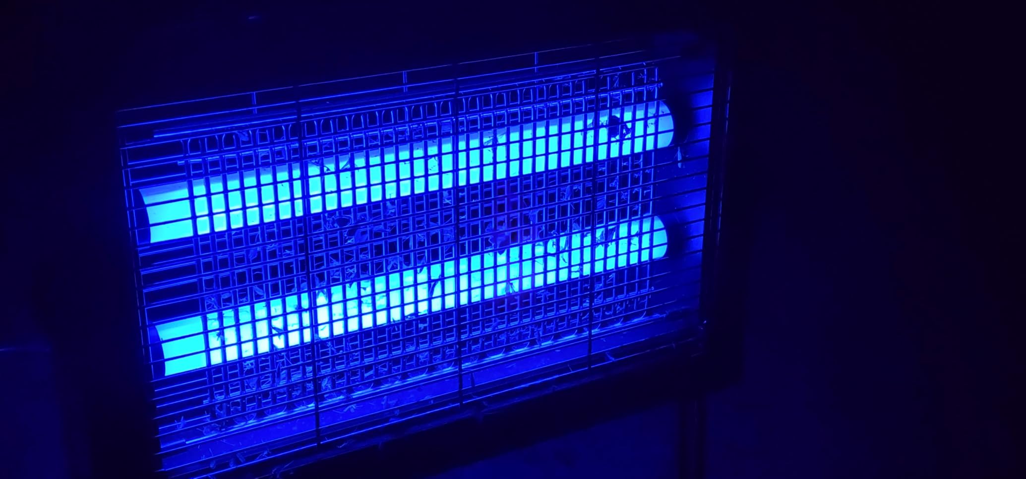 Solar Bug Zapper Outdoor, 4500V Mosquito Zapper with Dual Solar Panels customer photo 2