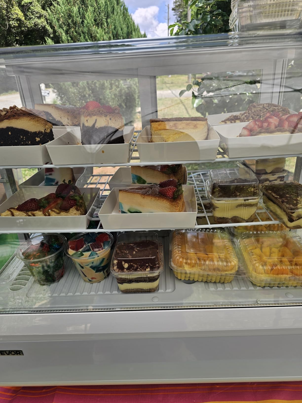 VEVOR Refrigerated Display Case, 17.6 Cu.Ft./550L Large Pastry Display Case, 2-Tier Commercial Cake Refrigerator with LED Lighting, TURBO Cooling, Frost-Free Air-Cooling, for Bakery, Dessert Shop customer photo 2