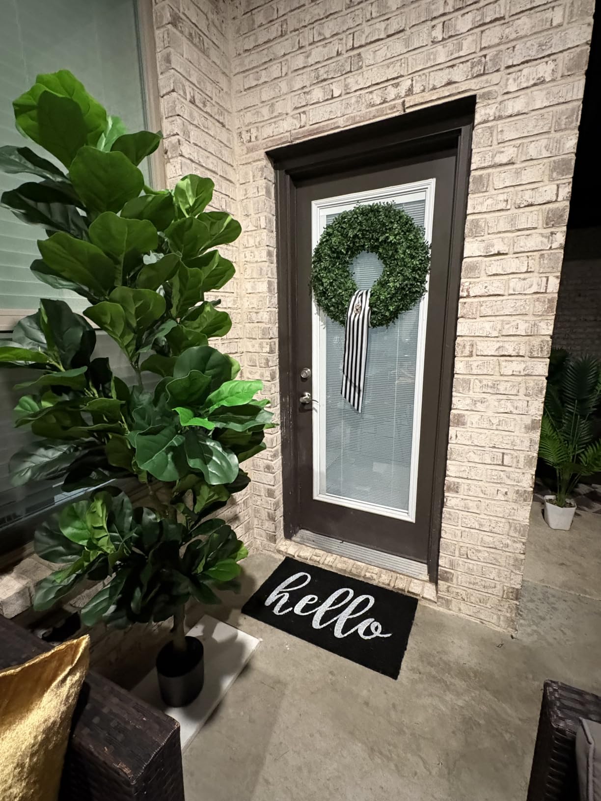 FLOWORLD Fiddle Leaf Fig Tree, 6FT Faux Trees Indoor,Tall FakeTree with Decorative planters,Natural Wood Trunk & Realistic Fiddle Leaf, Artificial Plants for Home Office, Living Room, Outdoor customer photo 2