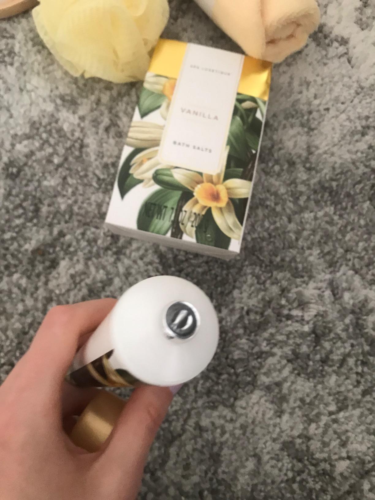 Spa Luxetique Gifts for Women, 15pcs Vanilla Gift Baskets for Women, Luxury Spa kit with Bath Bombs, Body Lotion, Birthday Gift for Her Christmas Mothers Day Gifts for Women customer photo 1