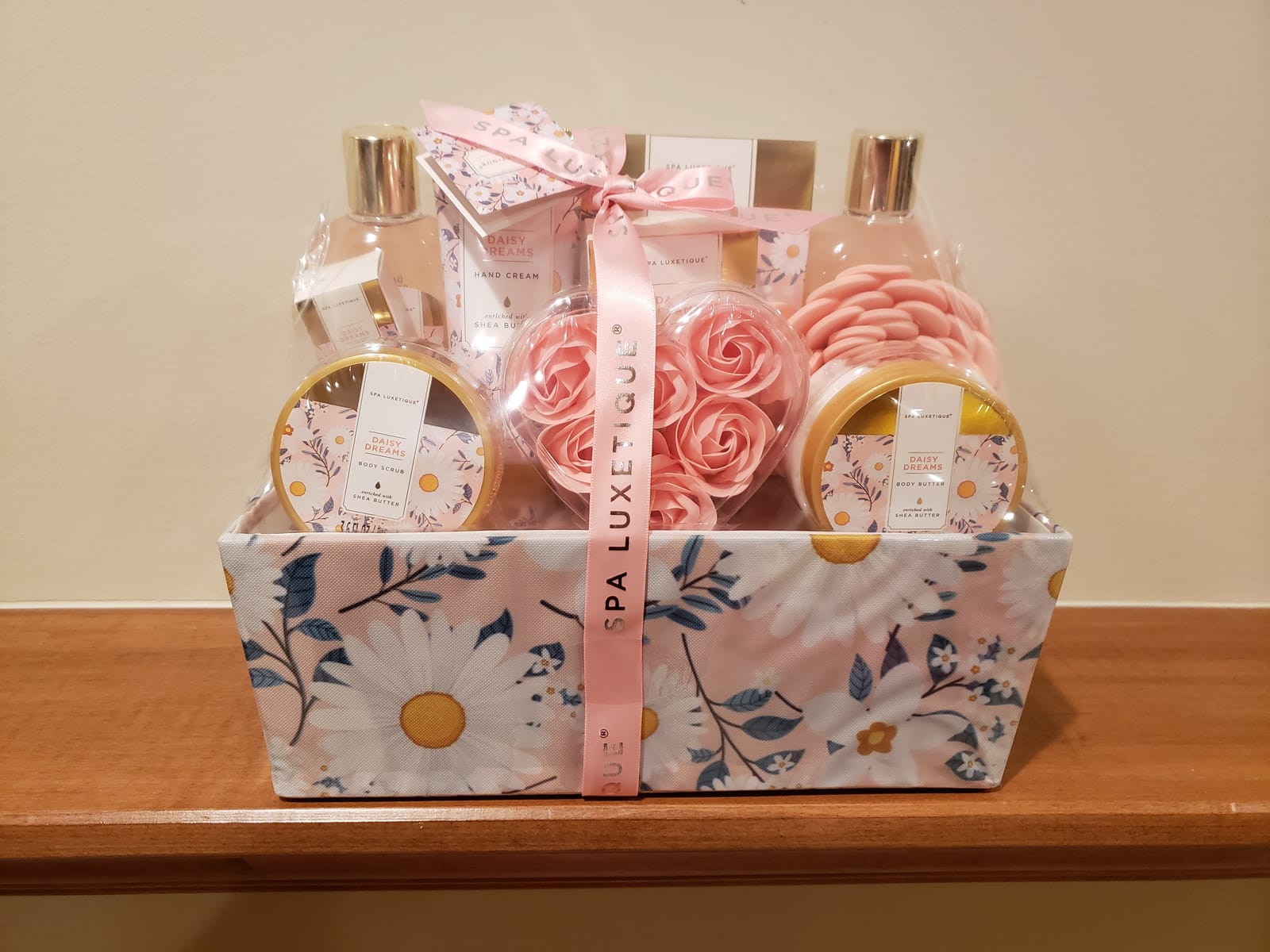 Spa Luxetique Gifts for Women, 15pcs Vanilla Gift Baskets for Women, Luxury Spa kit with Bath Bombs, Body Lotion, Birthday Gift for Her Christmas Mothers Day Gifts for Women customer photo 2