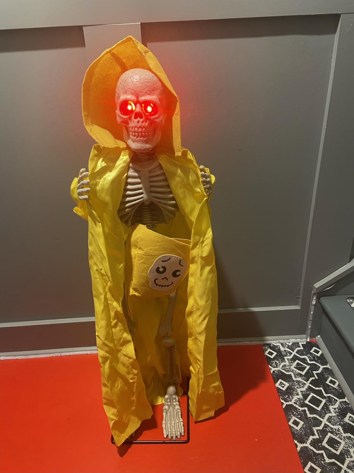 Halloween Decoration Animatronic Tombstone with Skull & Pillars, Sound Activated Grave Marker with Green Light-Up & Creepy Sound Effects, RIP Cemetery Prop for Haunted House, Yard, Lawn & Porch Decor customer photo 1