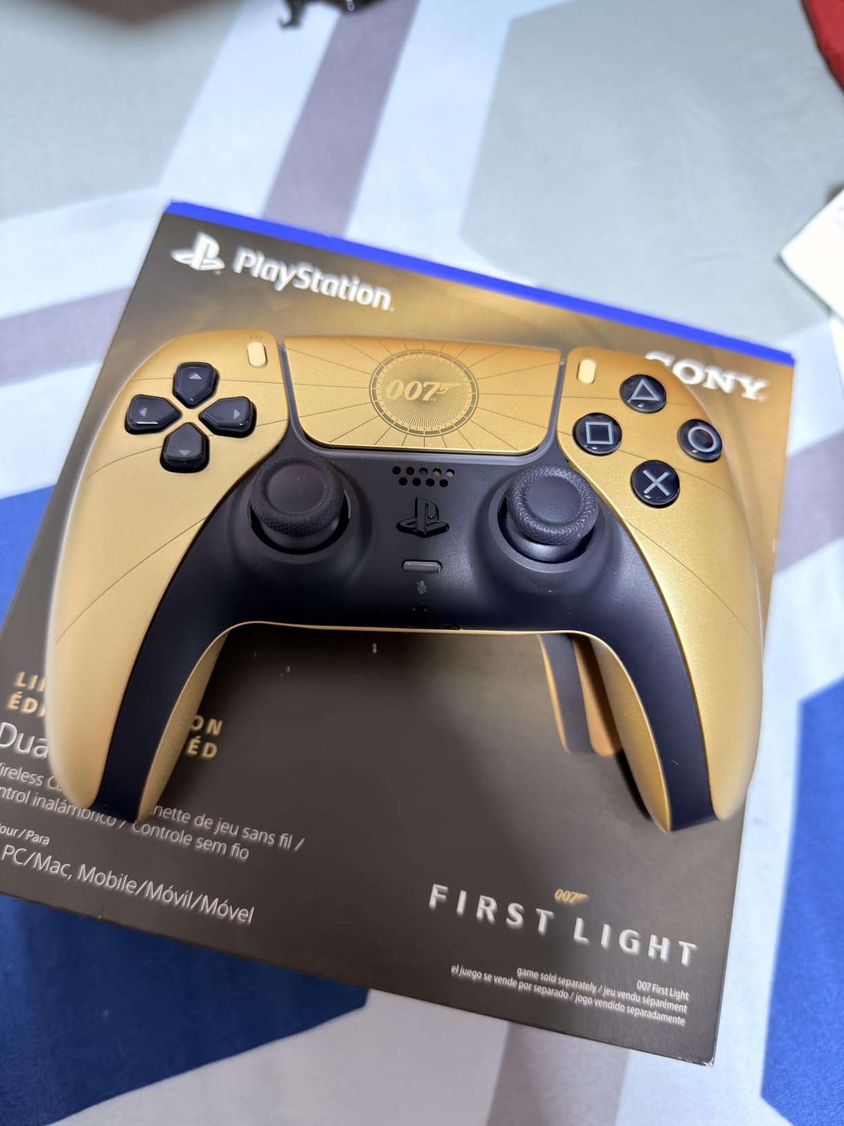 DualSense Wireless Controller - 007 First Light Limited Edition customer photo 1