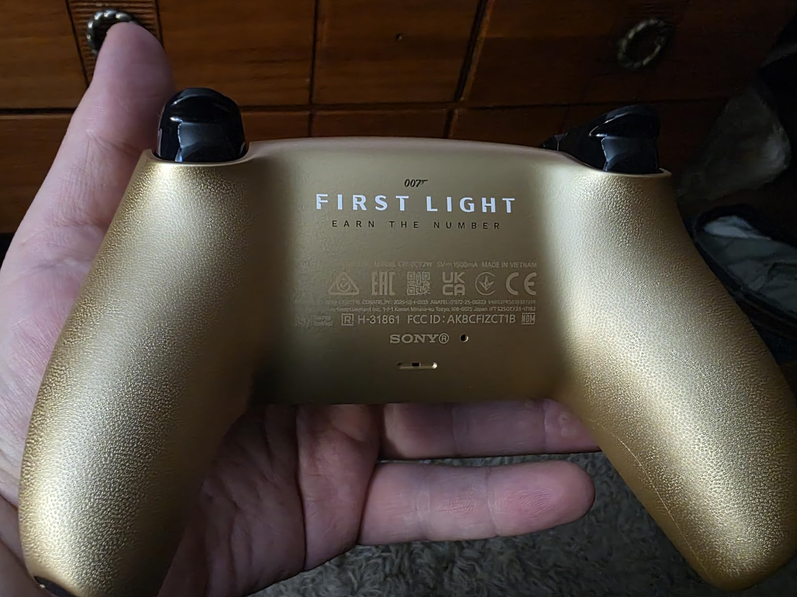 DualSense Wireless Controller - 007 First Light Limited Edition customer photo 2