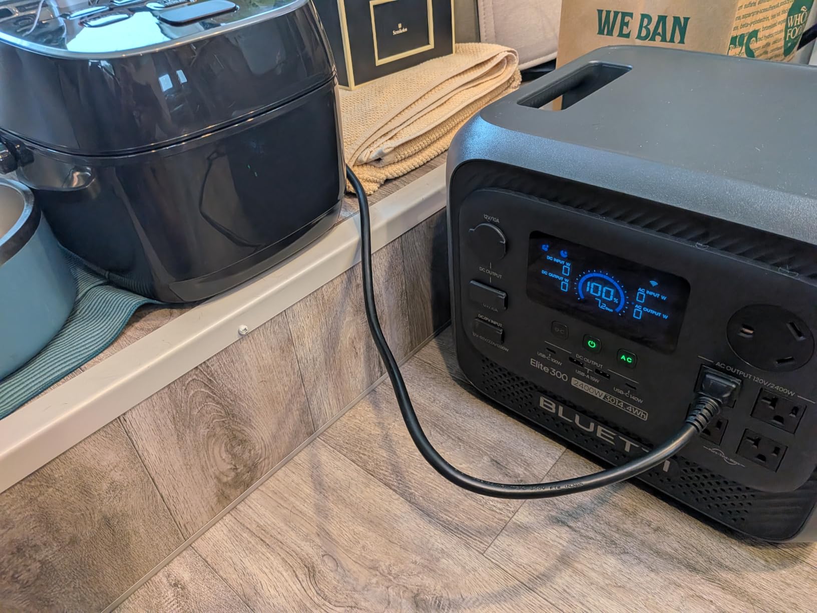 BLUETTI Solar Generator Elite 300 with 350W Solar Panel Included, 3014.4Wh customer photo 1
