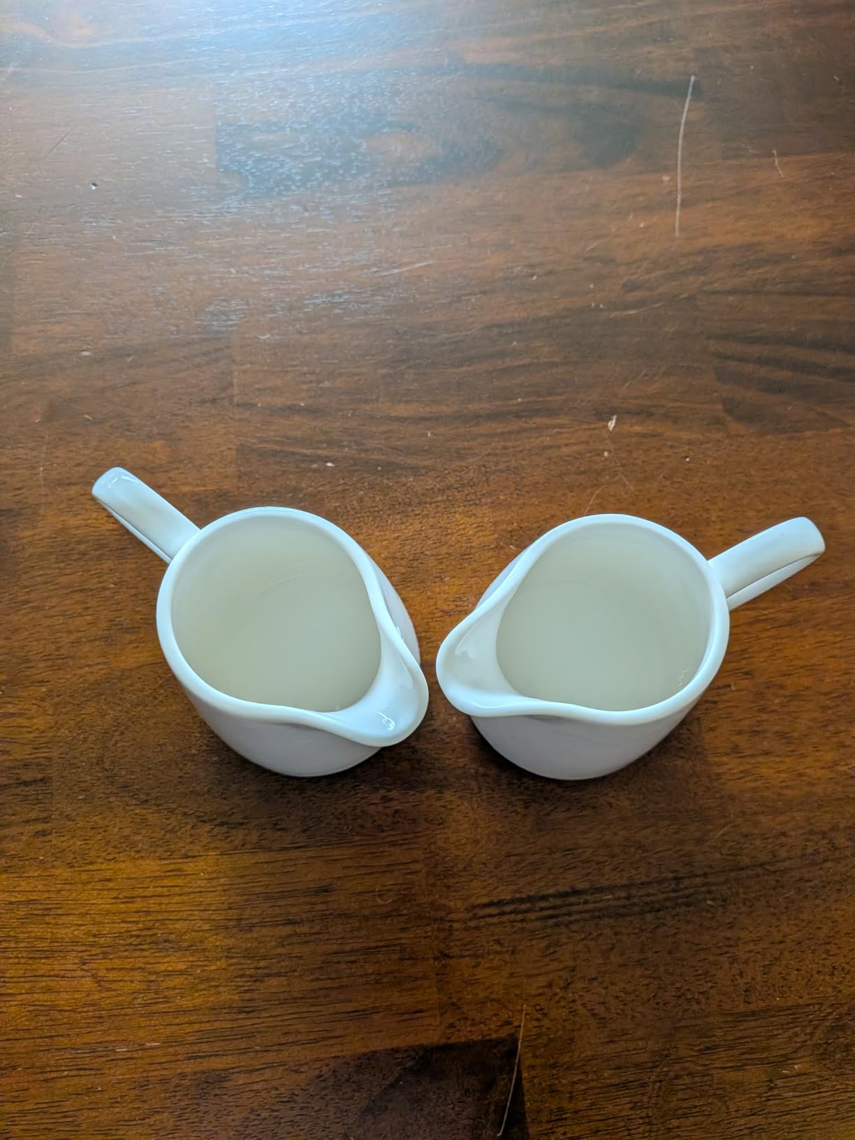 Leinuosen Ceramic Creamer Pitcher Set of 2, White Milk Pitcher for Coffee with Handle, Drip-Free Spout, Porcelain Creamer for Milk, Cream, Syrup, Dishwasher Safe customer photo 2