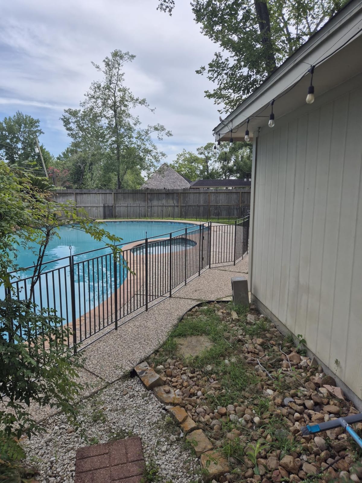 18ft (L) × 47in (H), 7 Panels & 1 Gate Removable Pool Fence, Robust In-Ground Safety Fence for Pools, Pets & Children, Weatherproof Metal Pool Fence with Double-Lock Gate customer photo 1