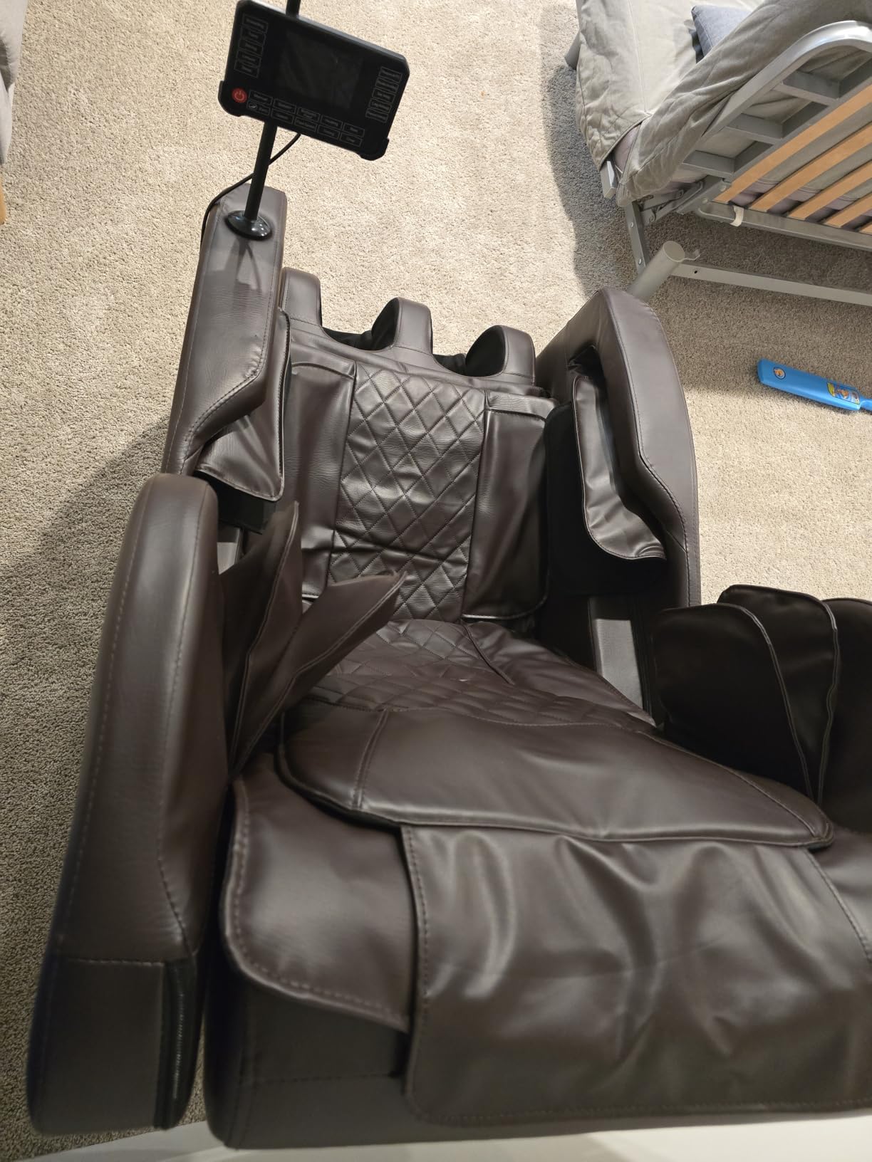 FURNIMAT Massage Chair Full Body Zero Gravity Recliner, 2026 Black Leather customer photo 2