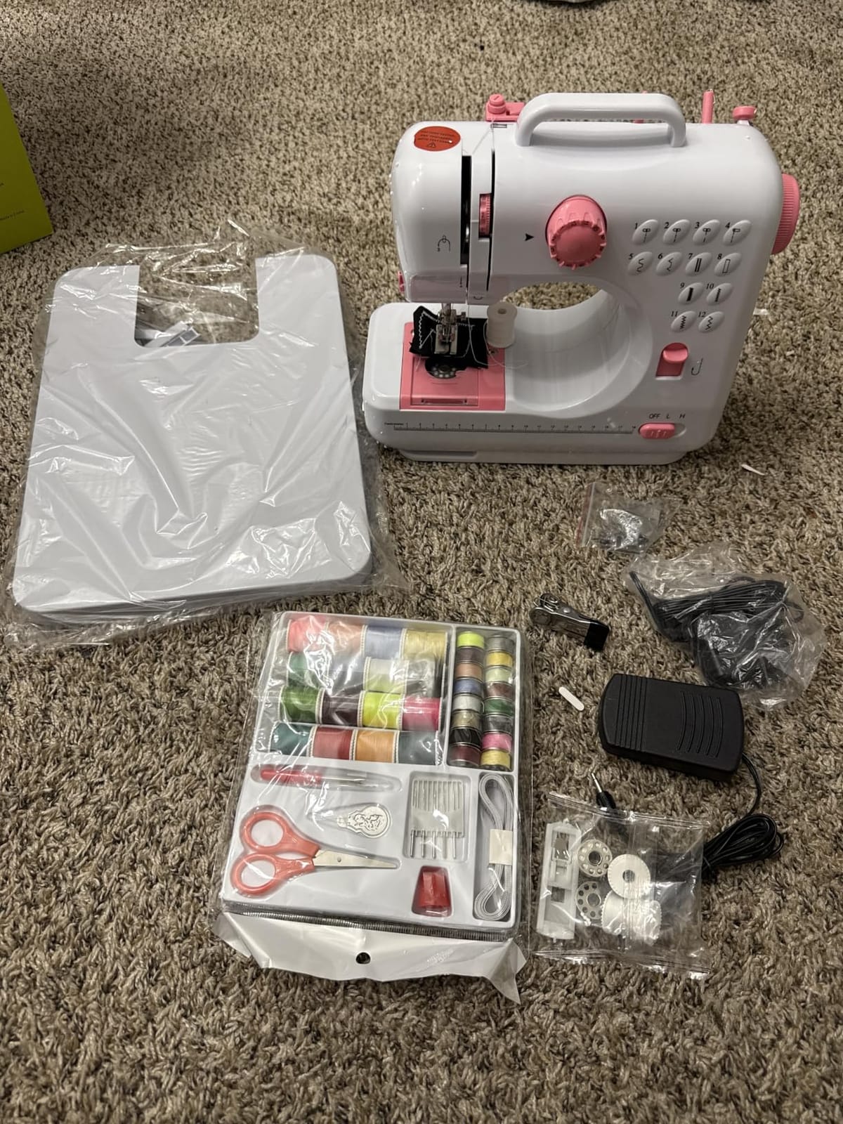 Portable Sewing Machine for Beginners, Compact Electric Sewing Machine with 12 Built-In Stitches, Reverse Sewing, LED Light, Extension Table and 32-Color Thread Kit for Home Crafts, Adults and Kids customer photo 1