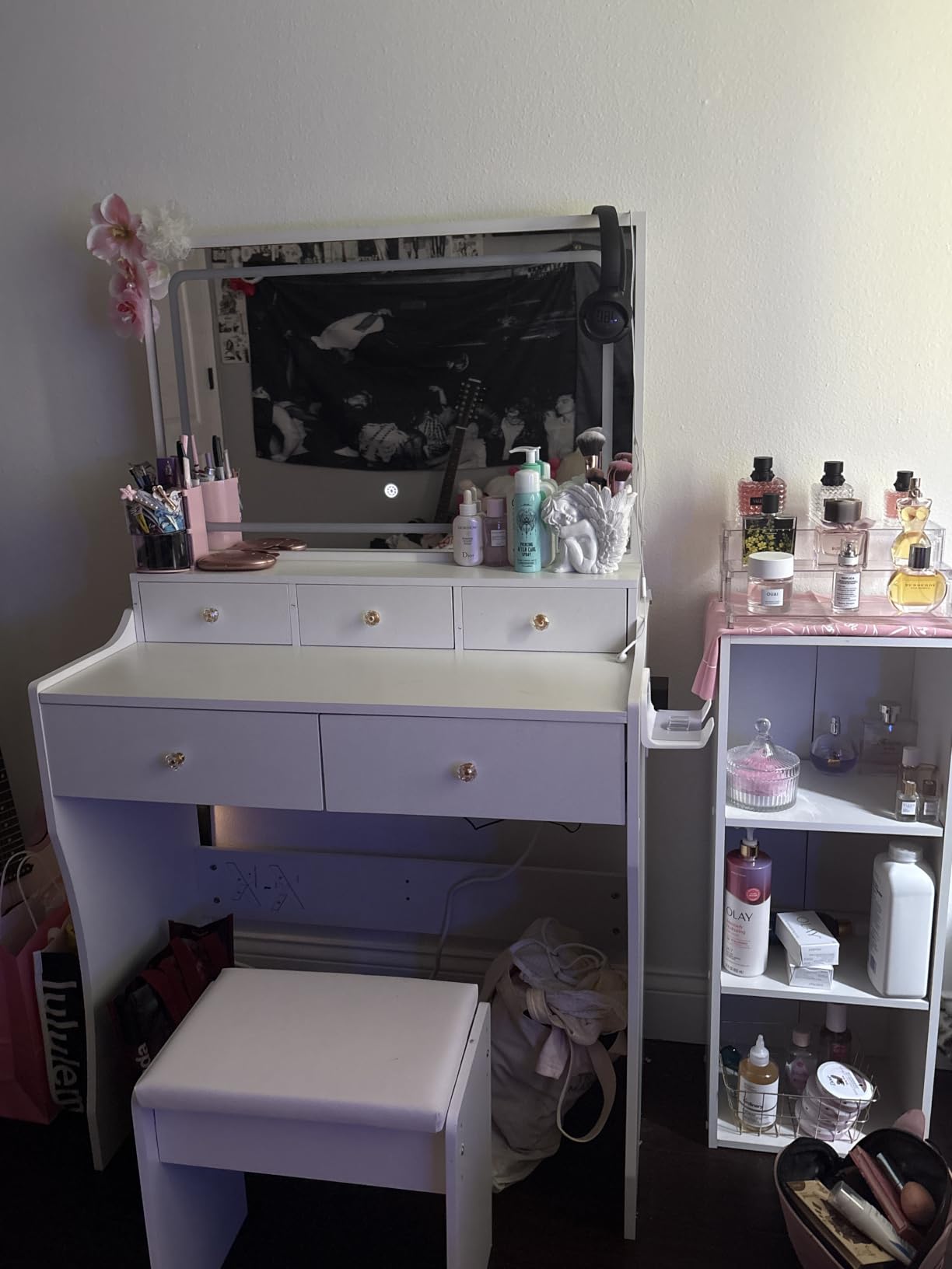 COMHOMA Vanity Desk with LED Lights Mirror & Power Outlet, Small Makeup Vanity Table Set with 5 Storage Drawers, 3 Lighting Modes & Adjustable Brightness, Dressing Table for Women Girls Bedroom, White customer photo 2