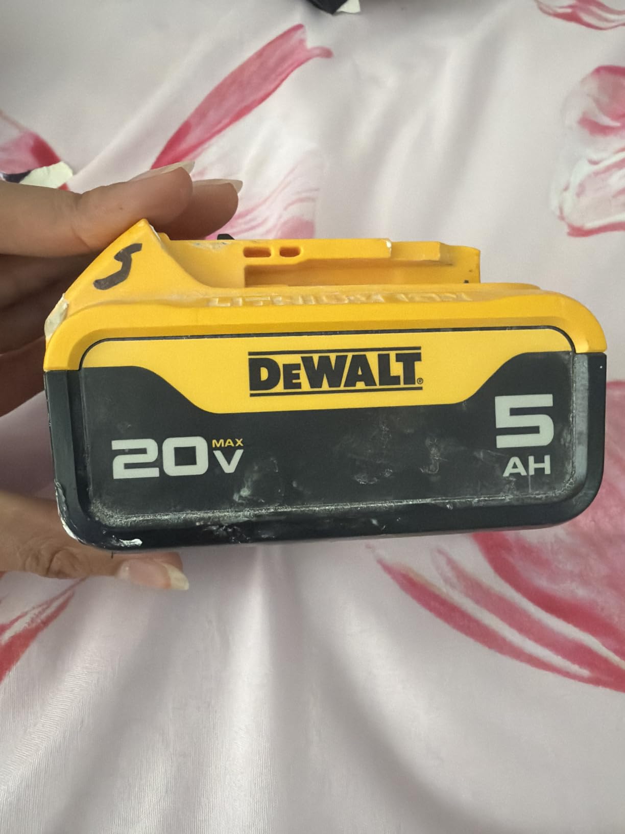 DEWALT DCB205 5Ah Battery customer photo 1