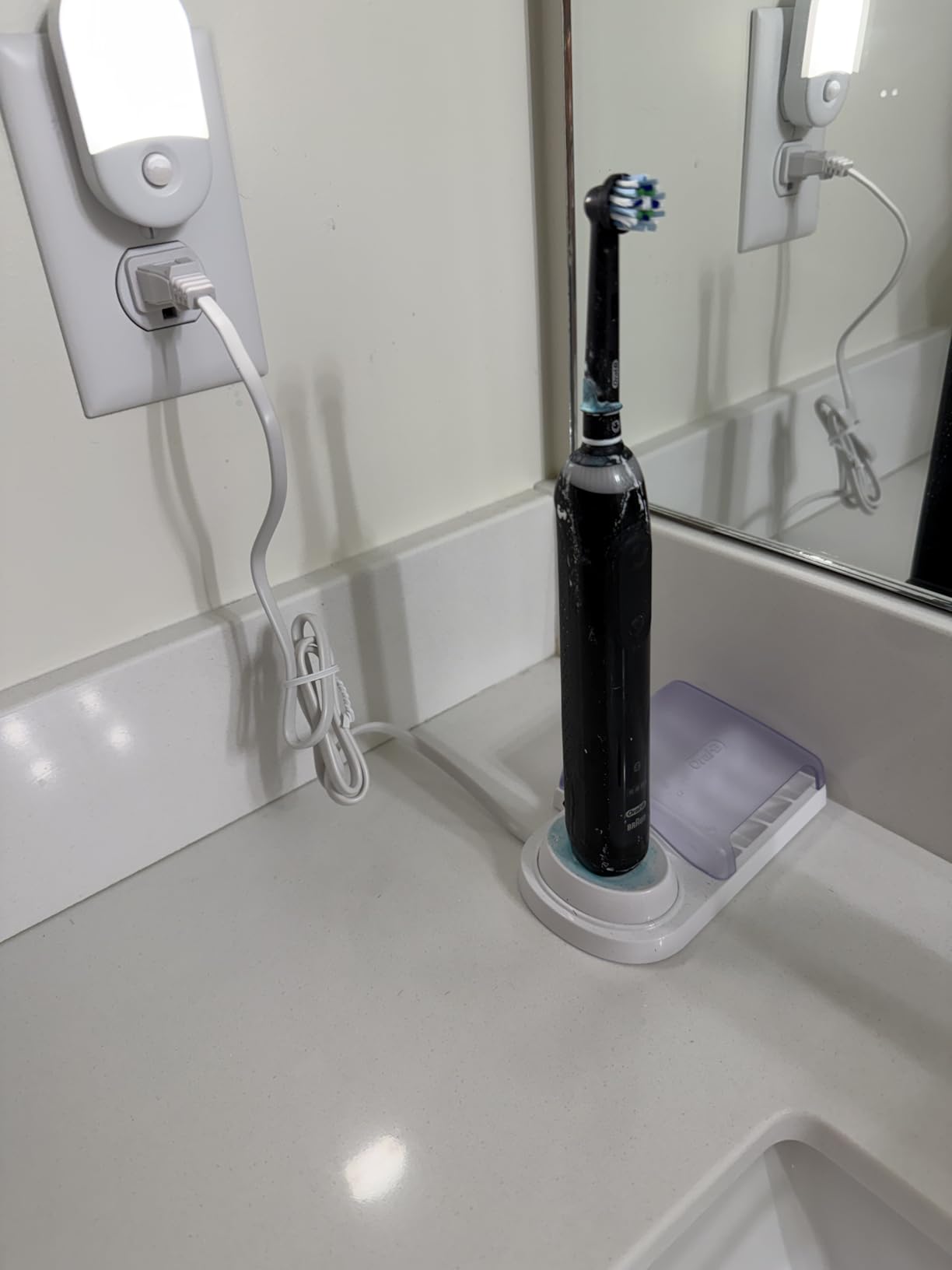 Oral-B Smart 5000 Rechargeable Electric Powered Toothbrush, Black with Travel Case and Bluetooth - Visible Pressure Sensor to Protect Gums - 5 Cleaning Modes - 2 Minute Timer customer photo 1