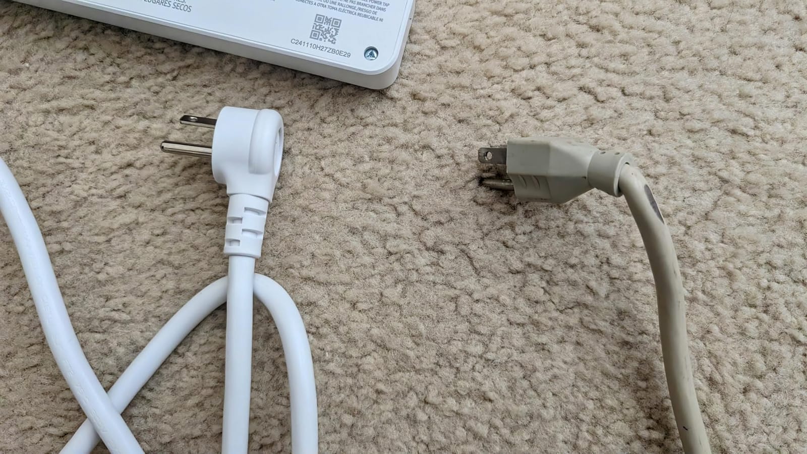 Amazon Basics Surge Protector customer photo 1