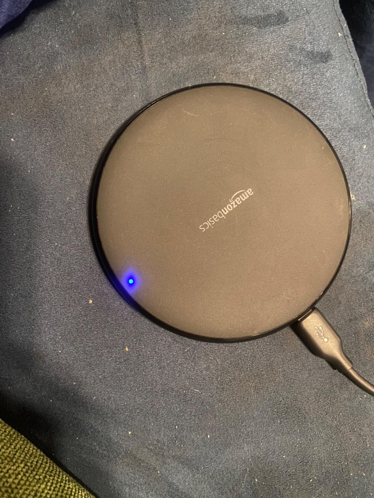 Amazon Basics 15W Qi Pad customer photo 1