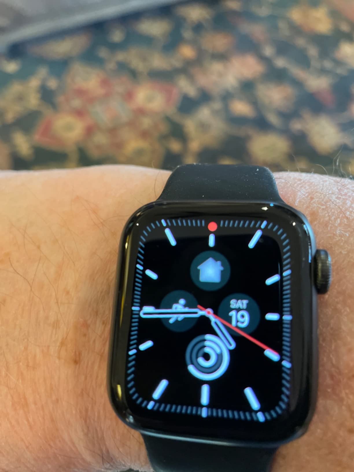 Apple Watch SE (GPS, 40mm) - Space Gray Aluminum Case with Black Sport Band (Renewed) customer photo 2
