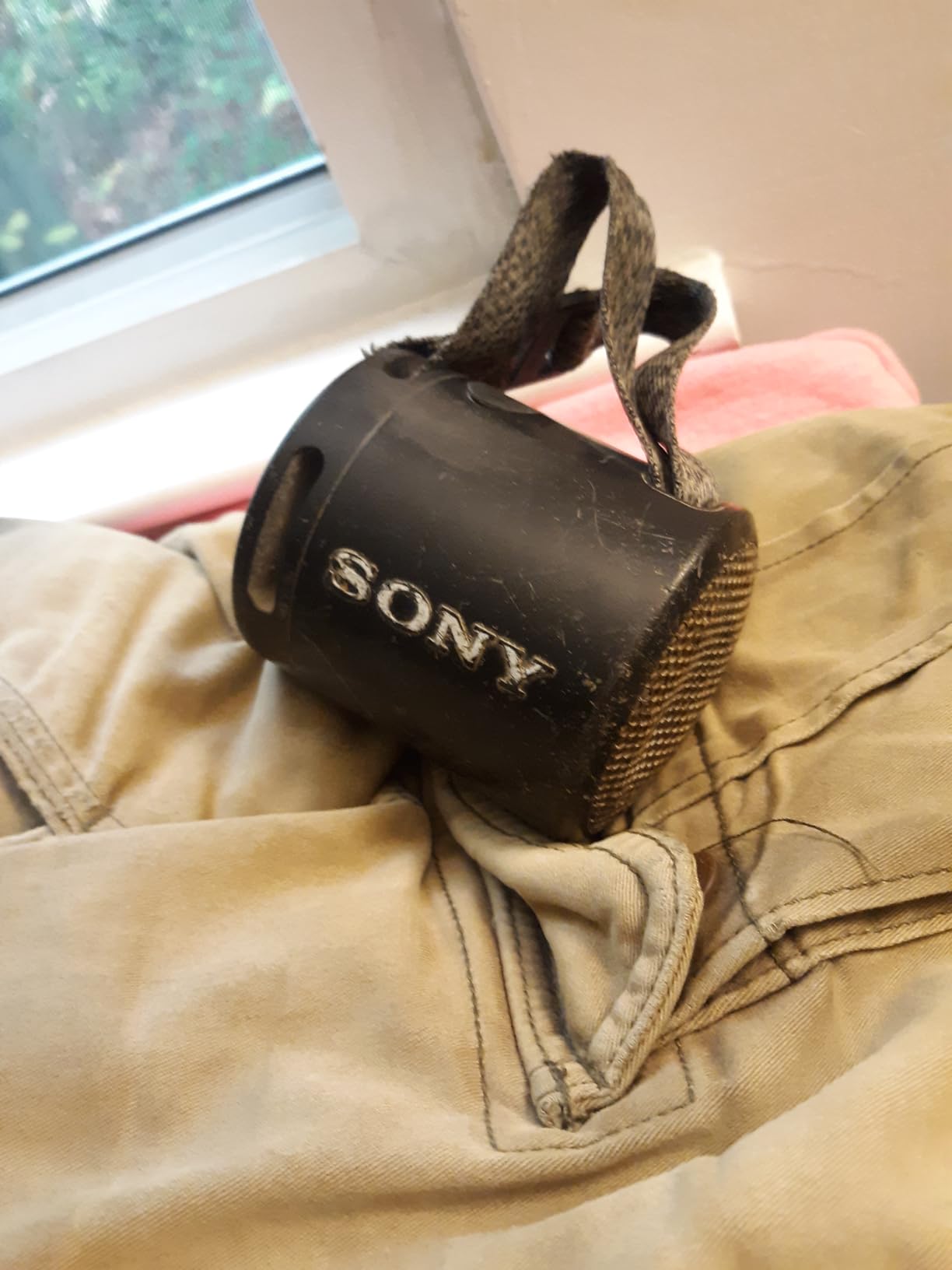 Sony - Compact & Portable Waterproof Wireless Bluetooth Speaker with Extra BASS - Black customer photo 1