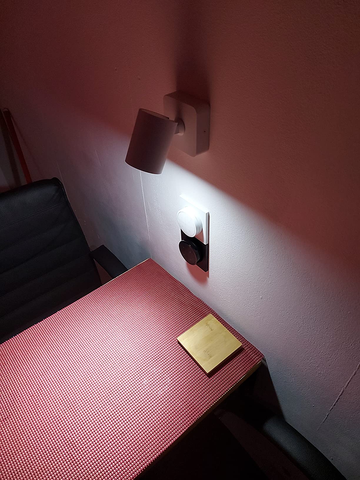 Philips Hue Wall Tap Dial Light Switch, Portable, White - 1 Pack - Requires Lights and Bridge - Smart Home - Easy, No-Wire Installation customer photo 1