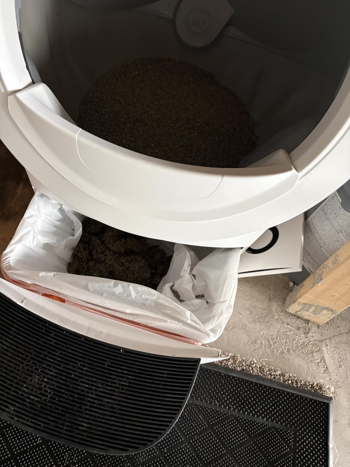 Whisker Litter-Robot 4 with Step & Fence, Black - Automatic customer photo 2