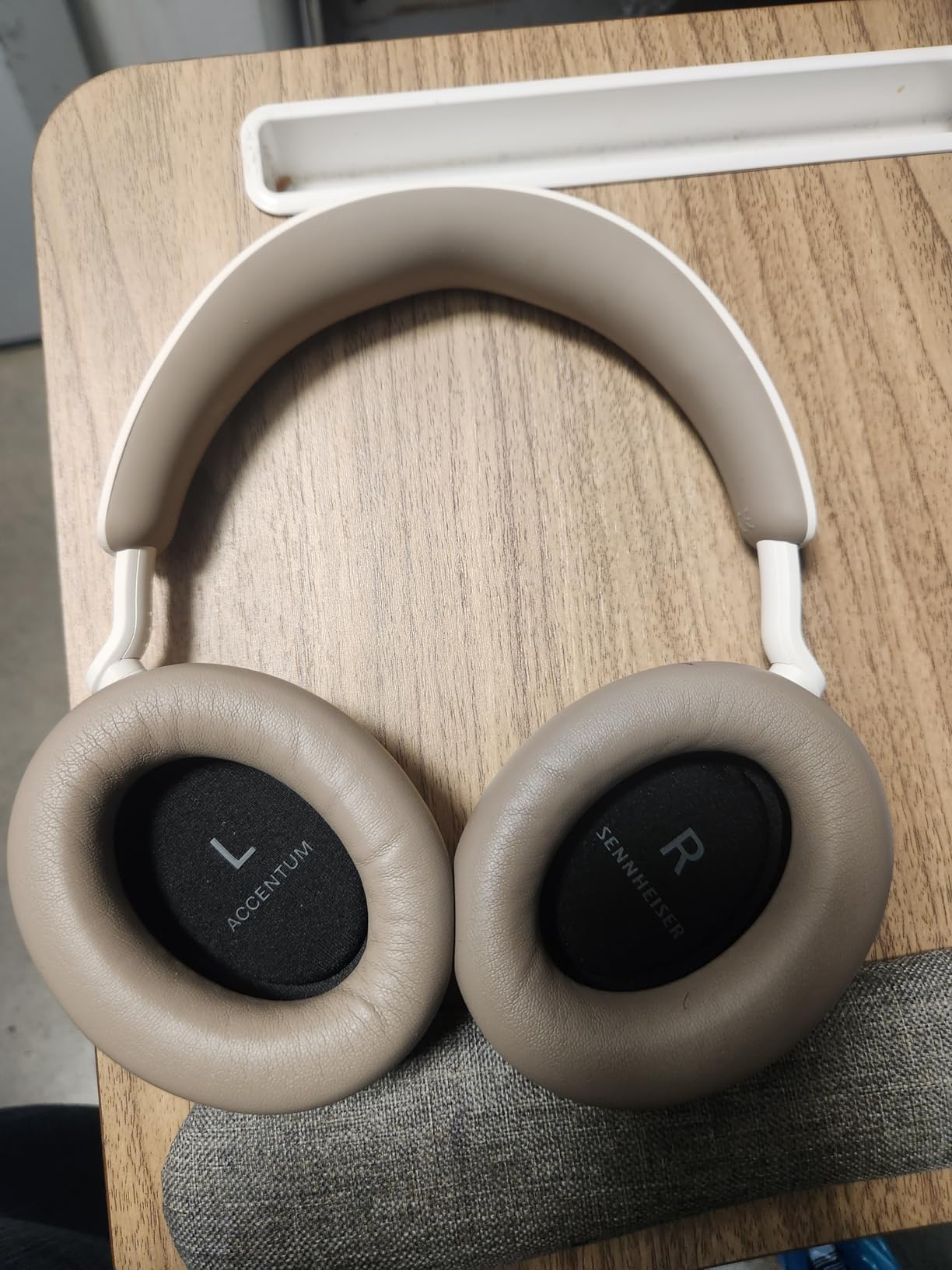 Sennheiser ACCENTUM Wireless Over-Ear Headphones, 50hr Battery, ANC, Black customer photo 2