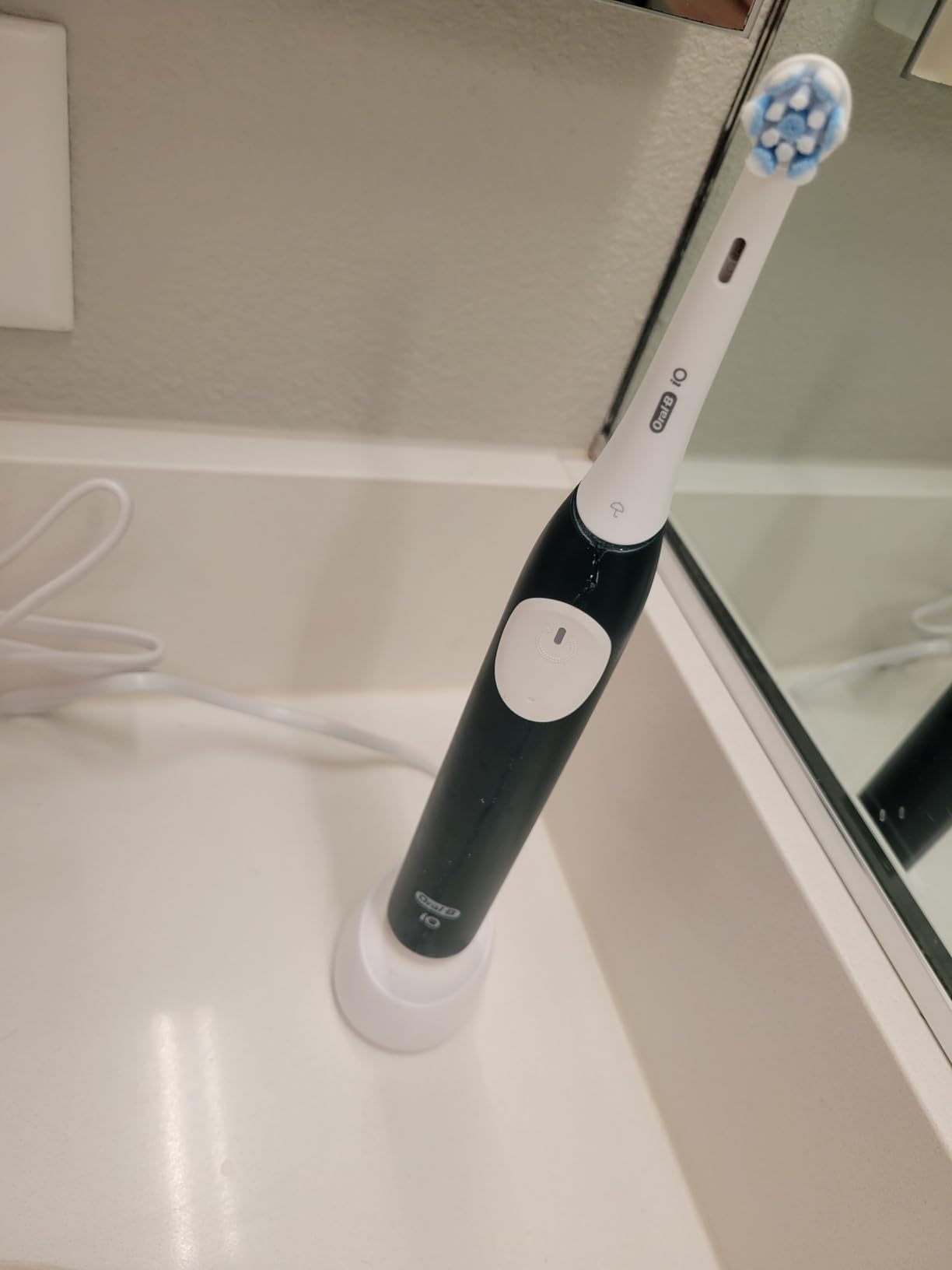 Oral-B Rechargeable Electric Toothbrush, iO2 Starter Kit, 3 Cleaning Modes, Automatic Pressure Sensor to Protect Gums, 2 Brush Heads, Pure White customer photo 1