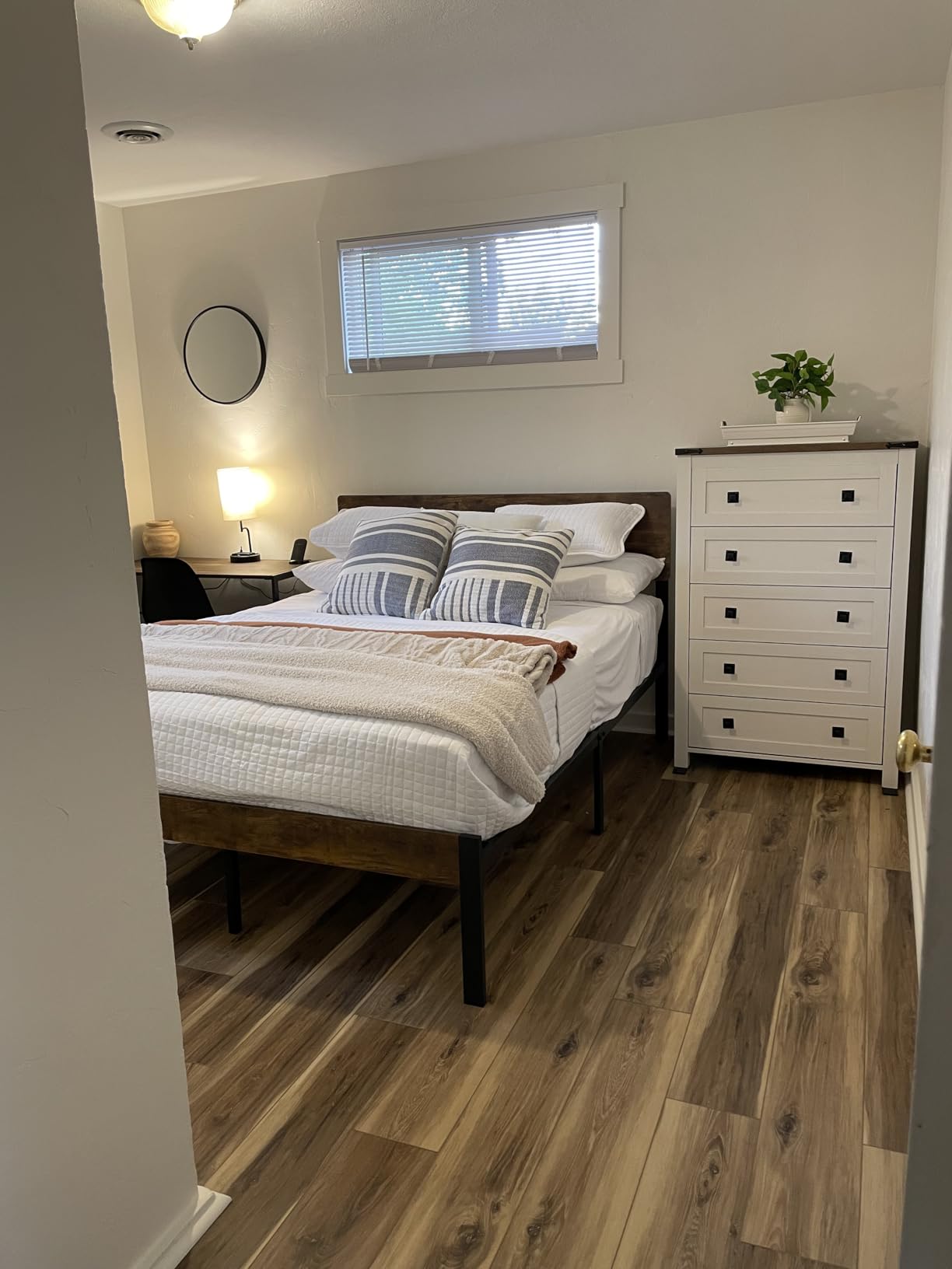Bilily 10 Inch Low Bed Frame Queen with Round Corner Legs,3500 LBS Heavy Duty Low Profile Queen Bed Frame Metal Platform, No Box Spring Needed, Easy Assembly, Noise-Free, Headboard Compatible,Black customer photo 2