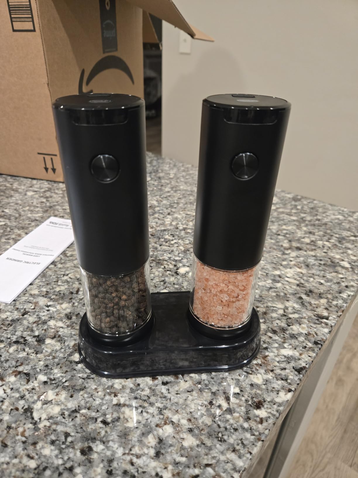 Electric Salt and Pepper Grinder Set Automatic Grinder for Kitchen Battery Pepper Mill Shakers Adjustable Coarseness Upgraded Larger Capacity with Led Gifts for Mom customer photo 2