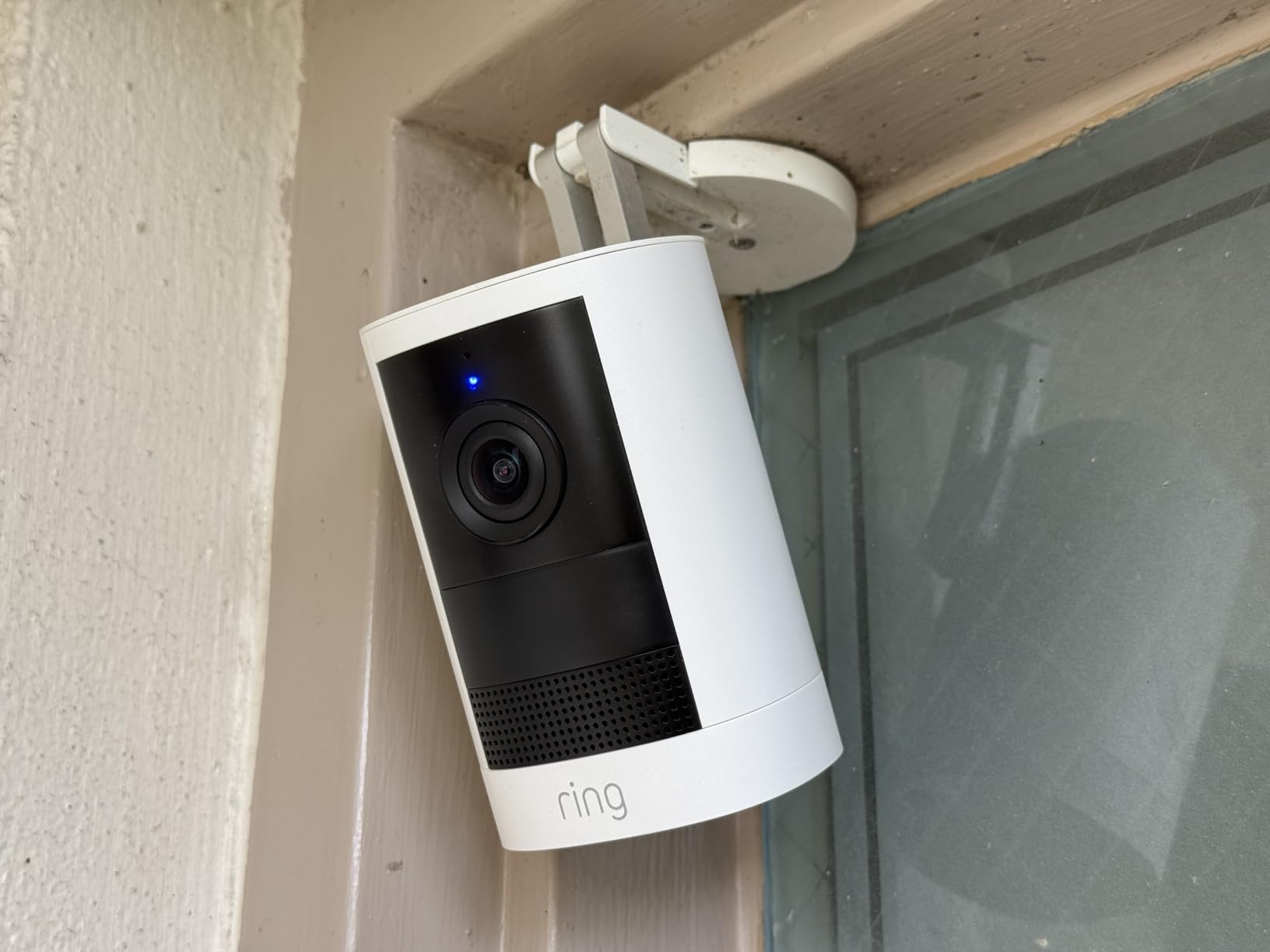 Ring Outdoor Cam 2K (newest model), Battery, Home or business security, Wide-Angle Retinal 2K Video, 6x Enhanced Zoom, Night Vision, White customer photo 1