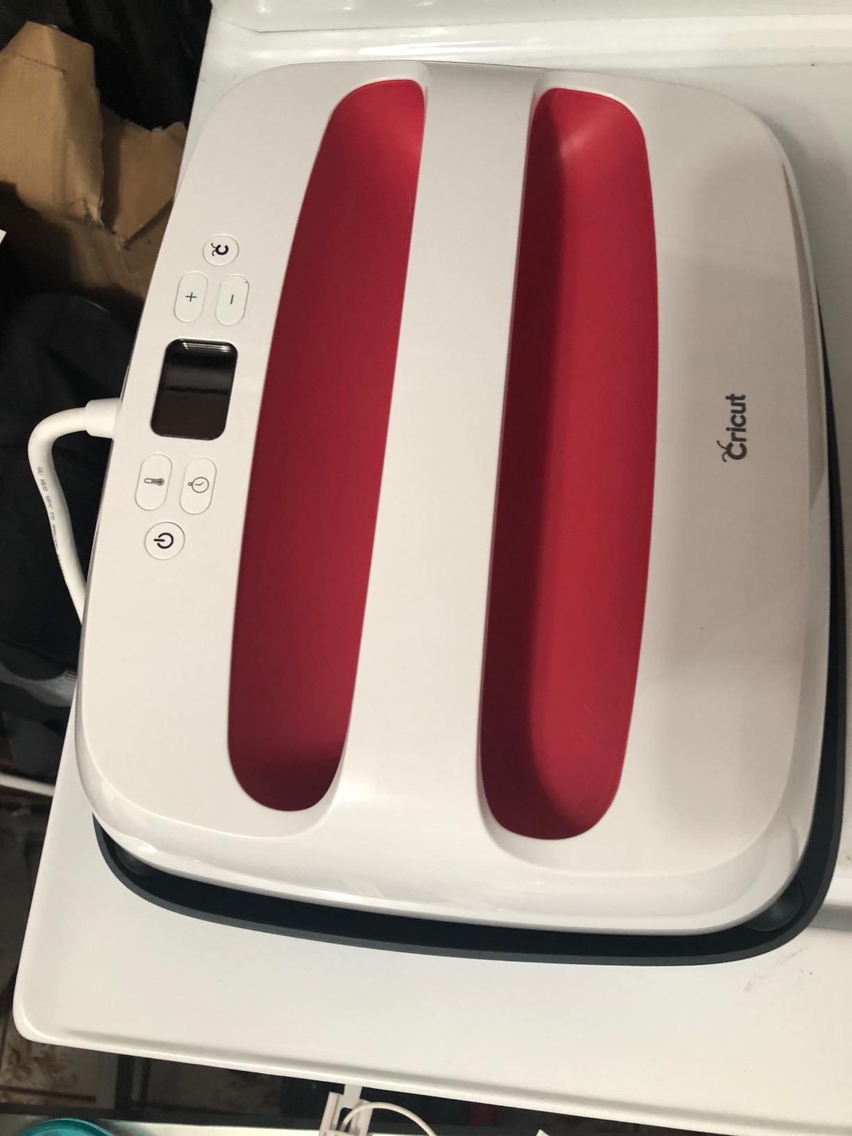Cricut EasyPress® SE – 12 in x 10 in Heat Press - Raspberry customer photo 1